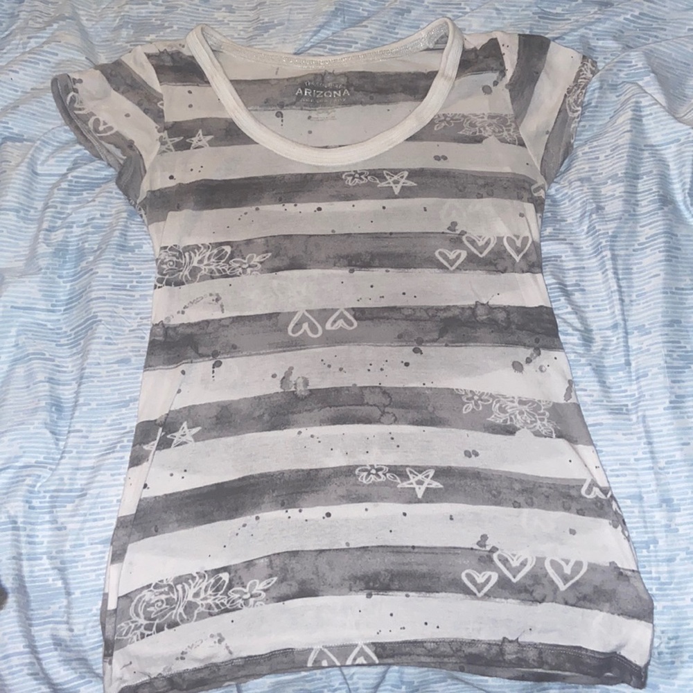 Gray and white Arizona L/G short sleeve u neck shirt